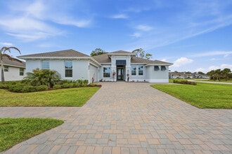 Building Photo - 6391 High Pointe Cir