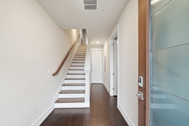 Foto del edificio - 2401 Crawford St