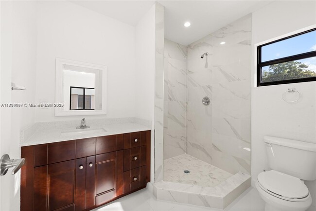 Foto del edificio - 2243 NW 50th St