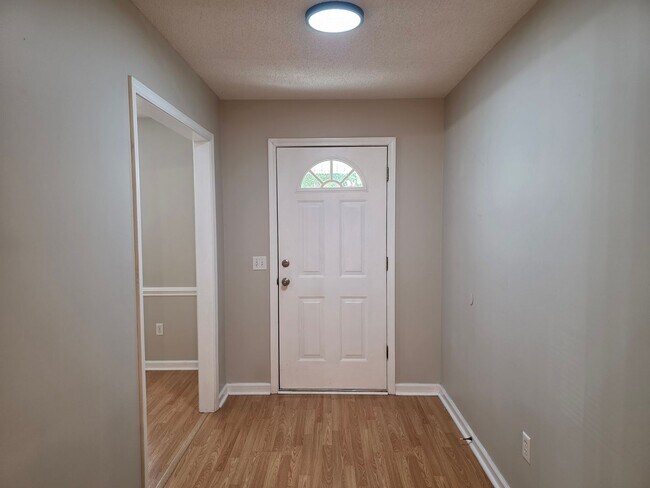Foto del edificio - 211 Woodbury Ln