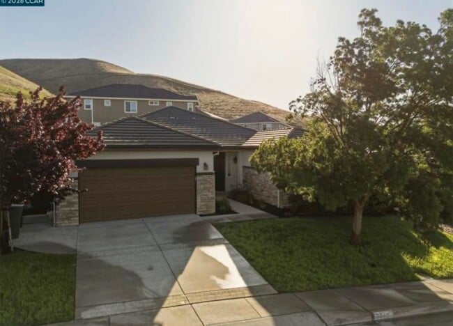 Building Photo - 3042 Barranca Dr