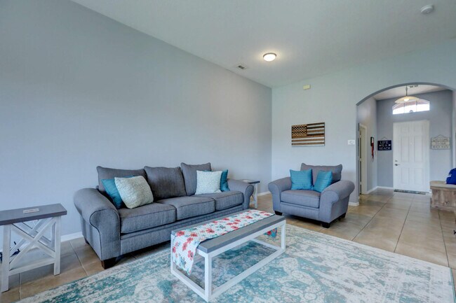 Building Photo - 10971 SW Dunhill Ct