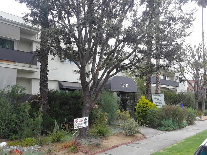 Foto principal - 16721 Sherman Way