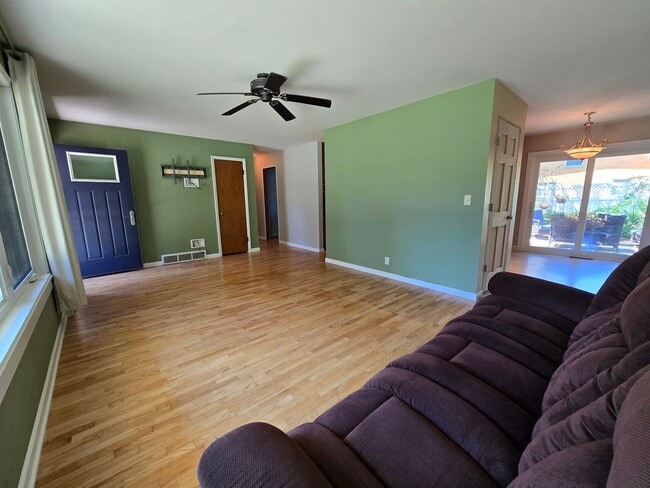 Building Photo - 2 Bedroom Home in Normal