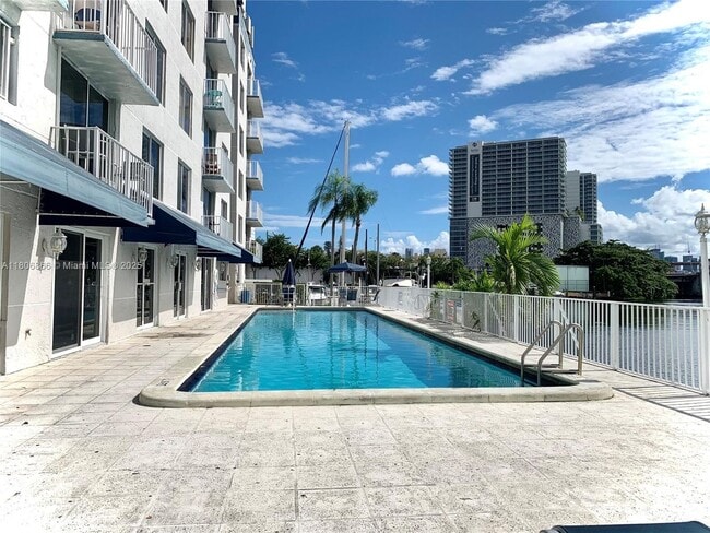 Foto del edificio - 1720 NW N River Dr