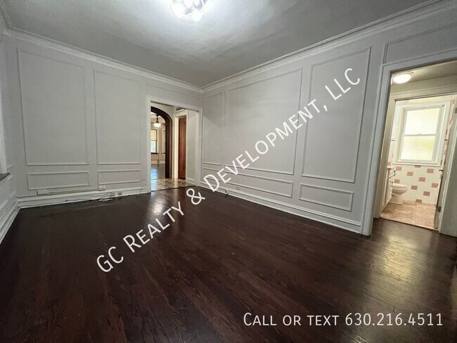 Foto del edificio - *** SPACIOUS 3 BEDROOM / 2 BATH / CENTRAL ...