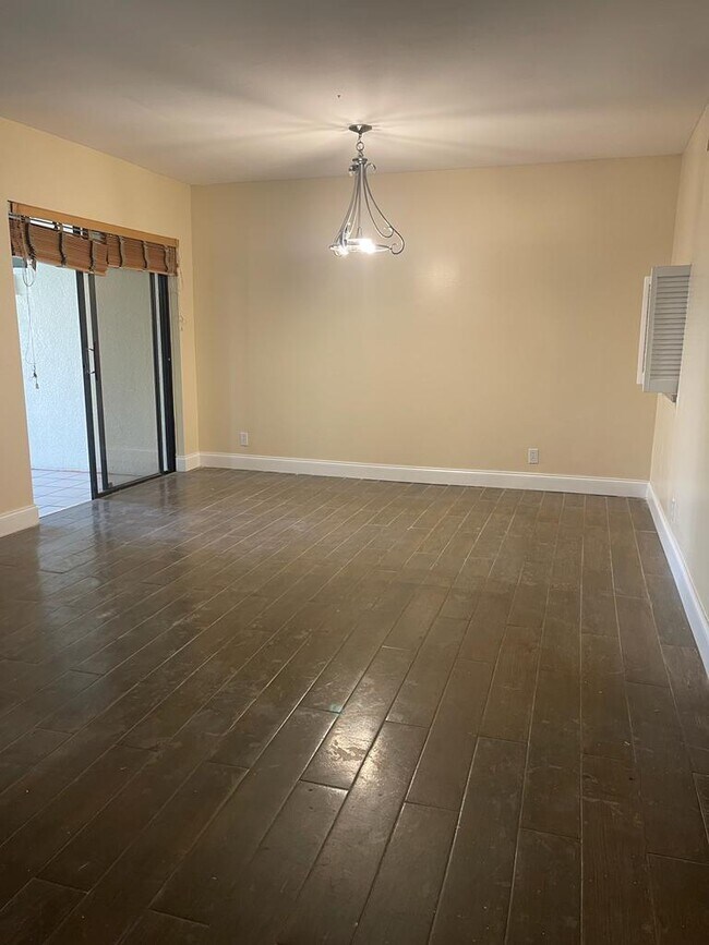 Foto del edificio - 6521 Racquet Club Dr