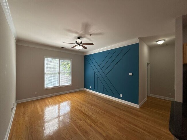 Foto del edificio - Condo in First Ward - T.R. Lawing Realty P...