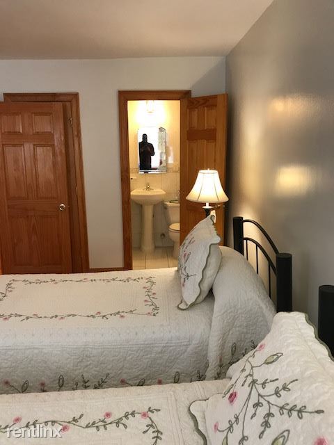 Foto del edificio - 672 E 80th St