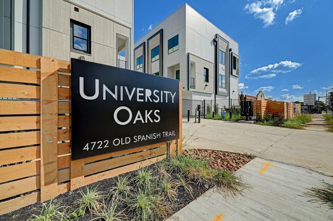 University Oaks – Modern Luxury Living in the Heart of Houston - University Oaks – Modern Luxury Living in the Heart of Houston Townhome