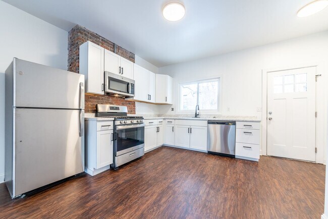 Building Photo - Available MAY 2026 - RENOVATED 2 bed Home w/ Central AC +MORE!