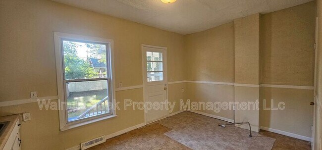 Foto del edificio - 1280-1280 Marlowe Ave