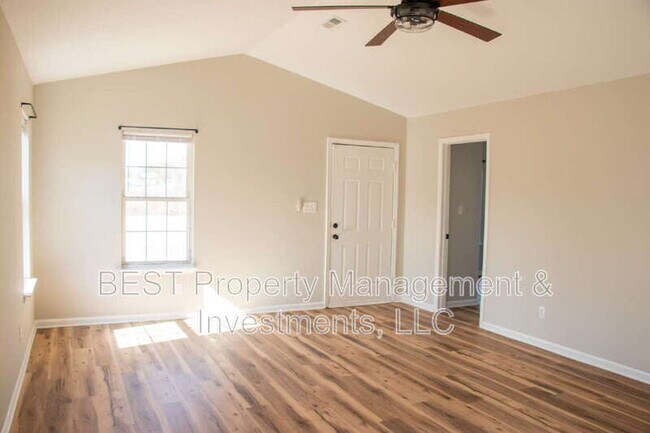 Building Photo - 3225 Lasalle St