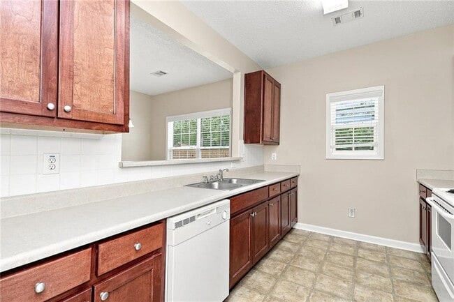 Building Photo - 8606 Thomas Ln