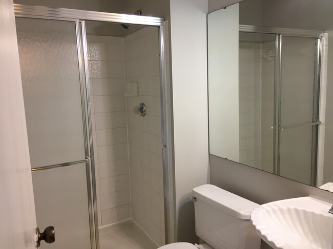 Connected bath - 7504 Triwoods Drive