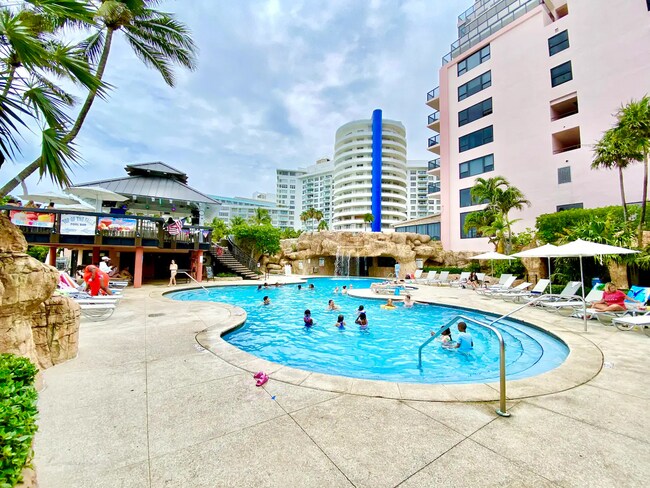 Foto del edificio - 5225 Collins Ave