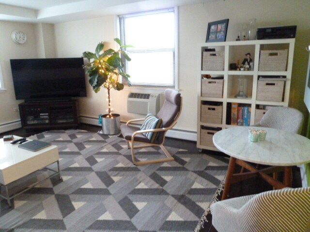 Foto del edificio - 3639 N Pine Grove Ave
