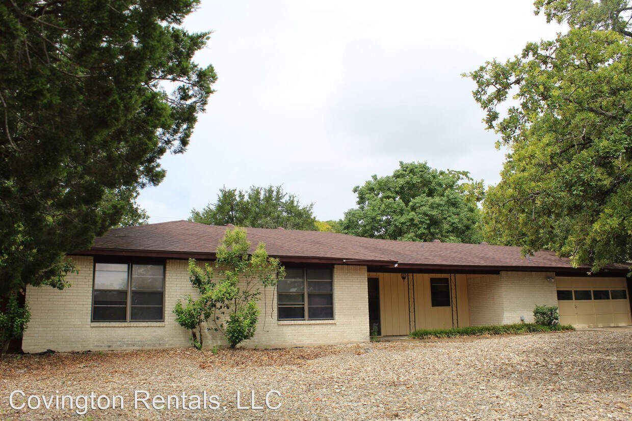 Primary Photo - 3 br, 2 bath House - 996 Lake Road