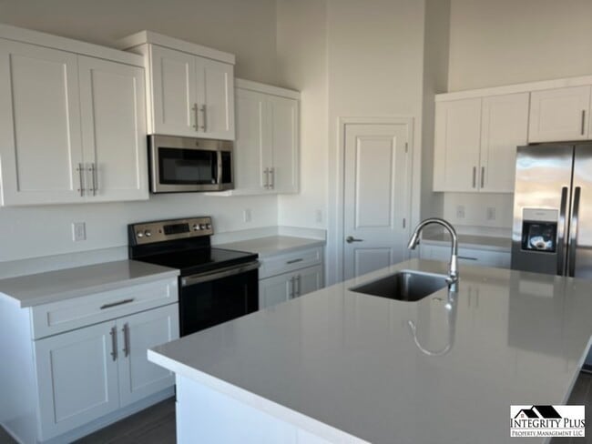 Building Photo - 12748 W Cabrillo Dr