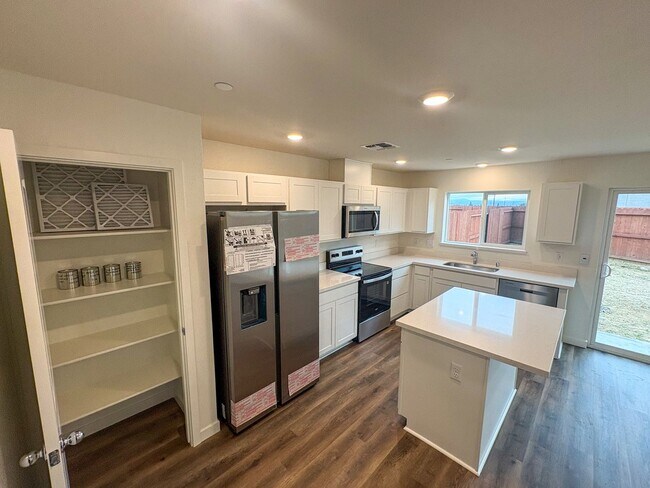 Foto del edificio - NEW REDDING HOME - Comfortable Living in a Newly Built House