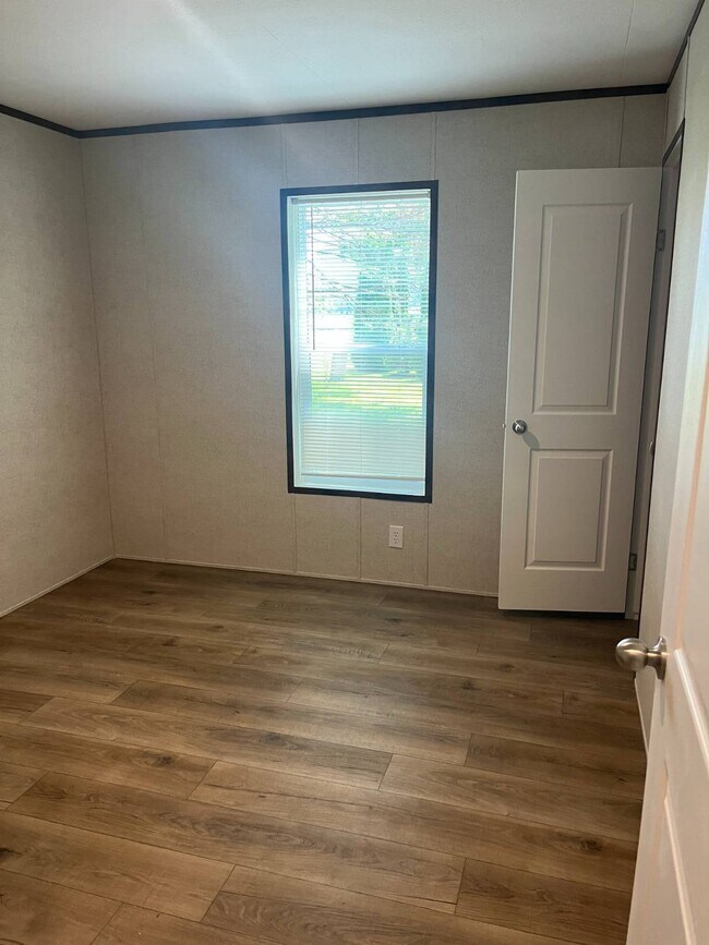 Foto del edificio - 1085 Spring Bay Rd