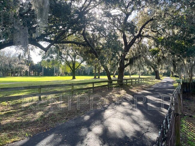 Foto del edificio - 1103 Dappled Elm Ln
