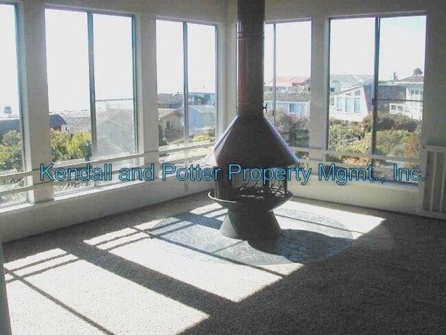 Building Photo - Great 3 Bedroom La Selva Beach House With ...