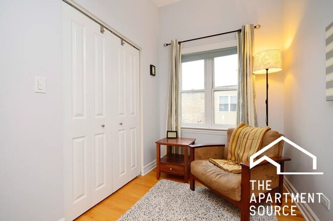 Building Photo - 1430 W Lunt Ave