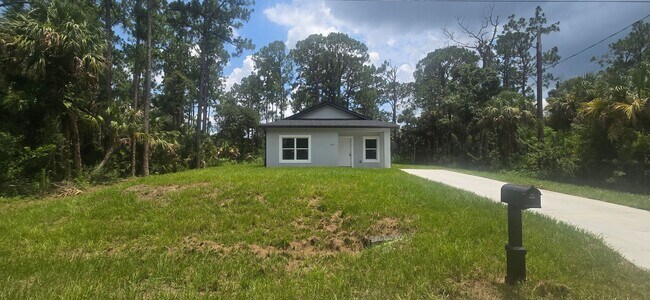 Foto del edificio - Great Location  2/1 Single Family Home