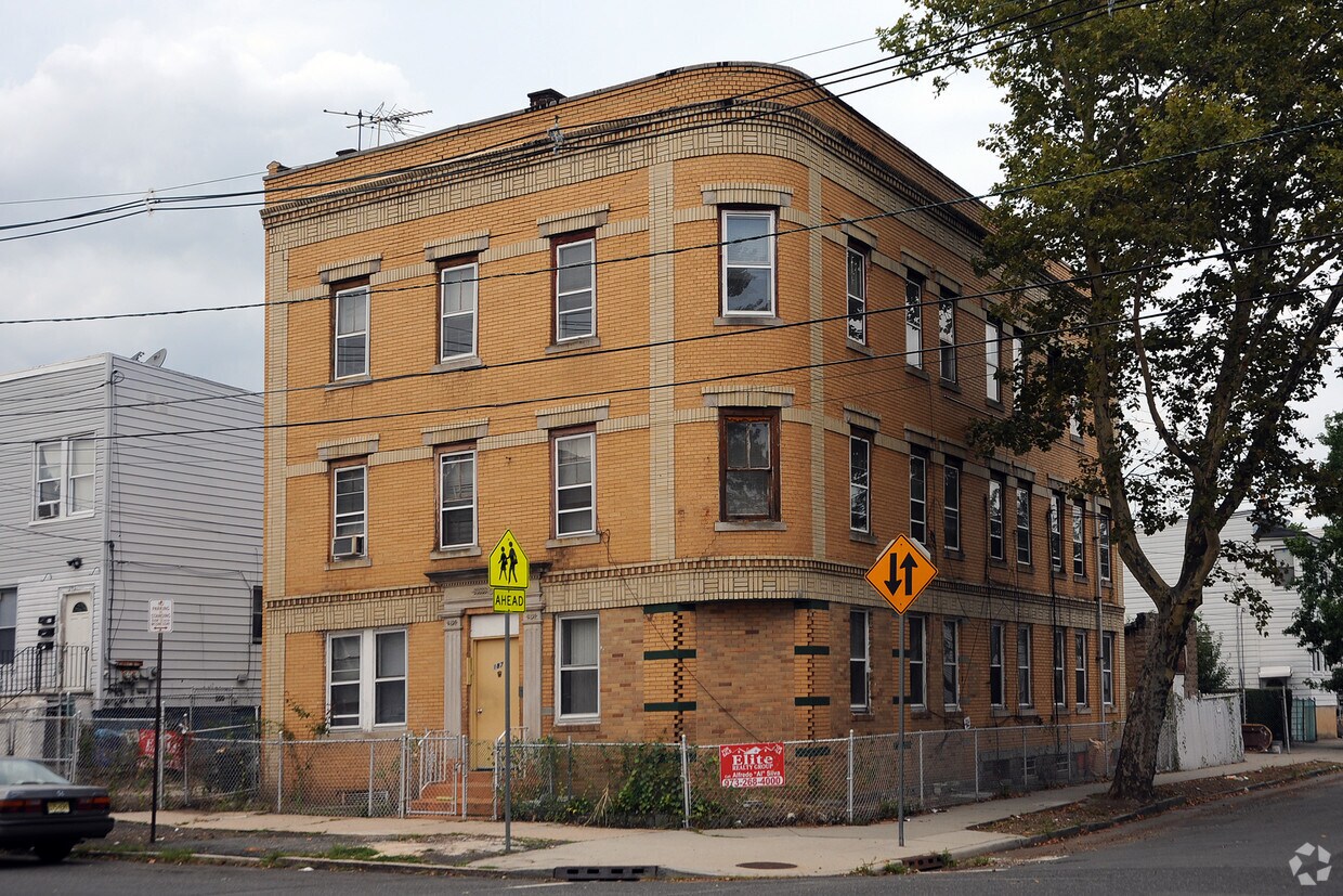 Primary Photo - 187 Berkeley Ave