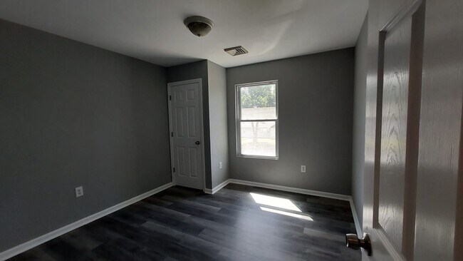 Foto del edificio - 537 Holly Village Ln