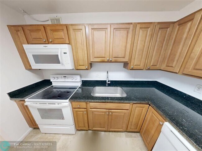 Foto del edificio - 636 NW 13th St