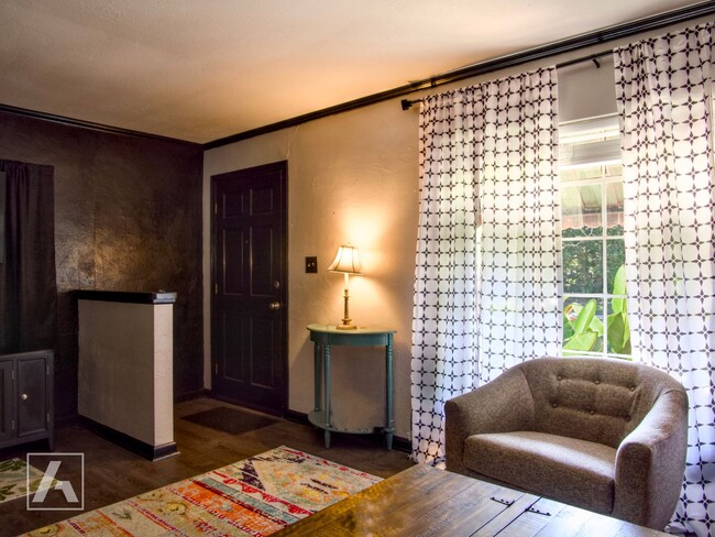 Foto del edificio - 2/1 Bungalow in the Heart of Audubon Park!!!