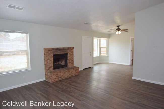 Foto del edificio - 4 br, 2 bath House - 8800 Peony Ct NE