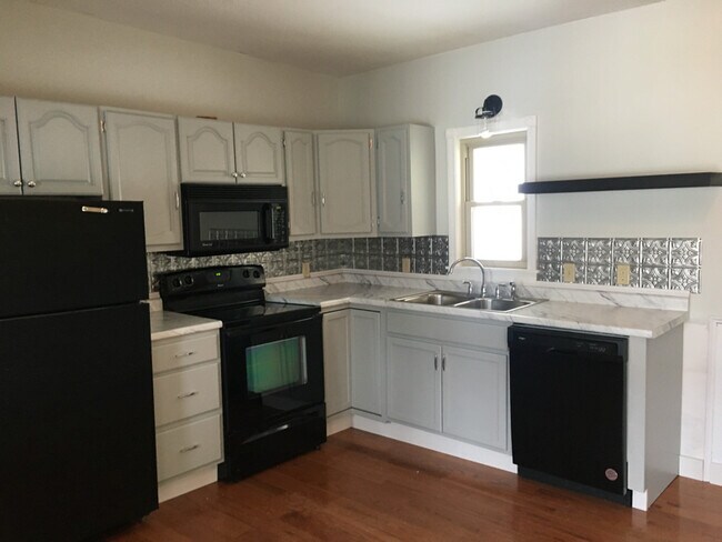 Building Photo - 12 Old Georges Mills Rd