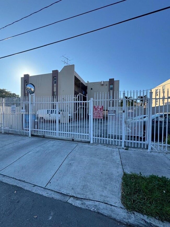 Building Photo - 652 NW 3rd St