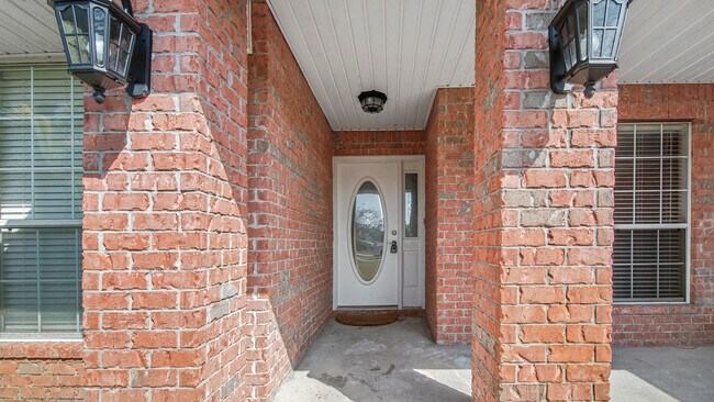 Building Photo - 142 Beacon Way
