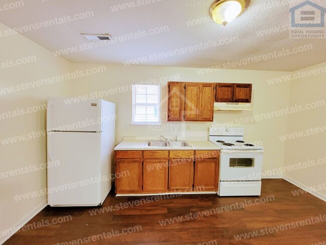 Building Photo - 844 Bybee Branch Rd