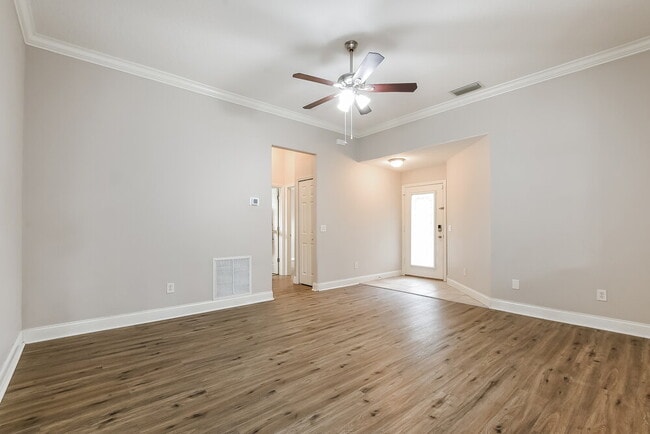 Foto del edificio - 348 Ashton Woods Ln