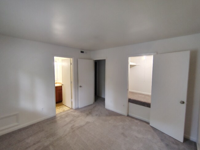 Building Photo - 600 Reusens Rd