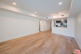 Building Photo - 436 S Virgil Ave