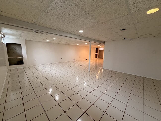 Building Photo - 29594 Maplewood St