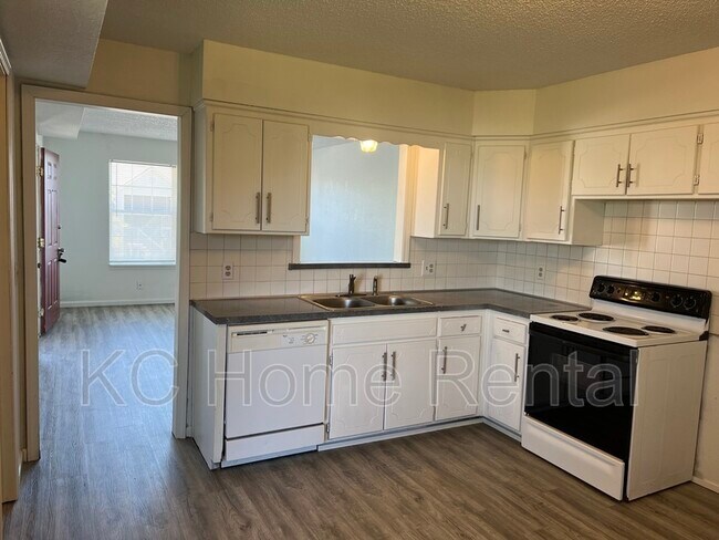 Building Photo - 821 Saddlewood St