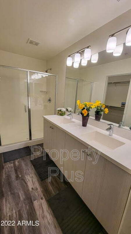 Foto del edificio - 2362 E Huntington Dr