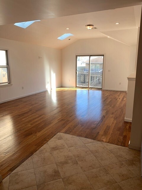 Foto del edificio - 6109 Broadway