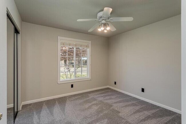 Building Photo - 6815 Coventry Dr