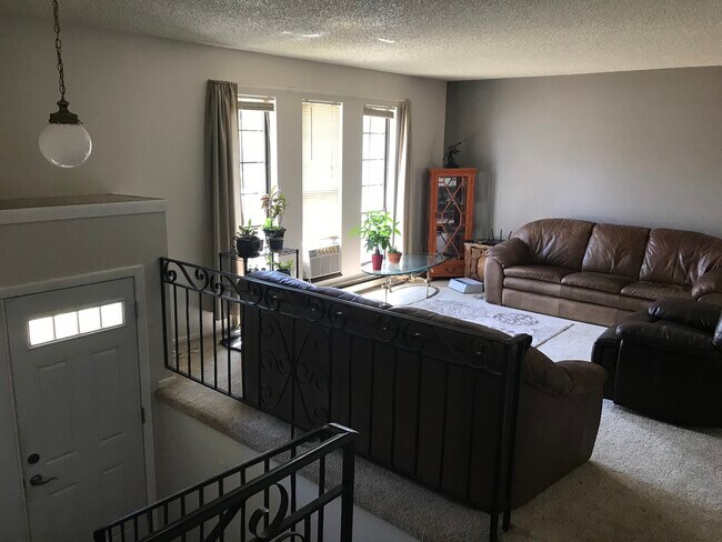 Foto del edificio - 1501 Cedarwood Dr