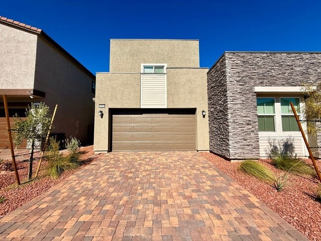 Building Photo - 4 BED 3.5 BATH 2 CAR GARAGE HOME w/ LOFT, ...