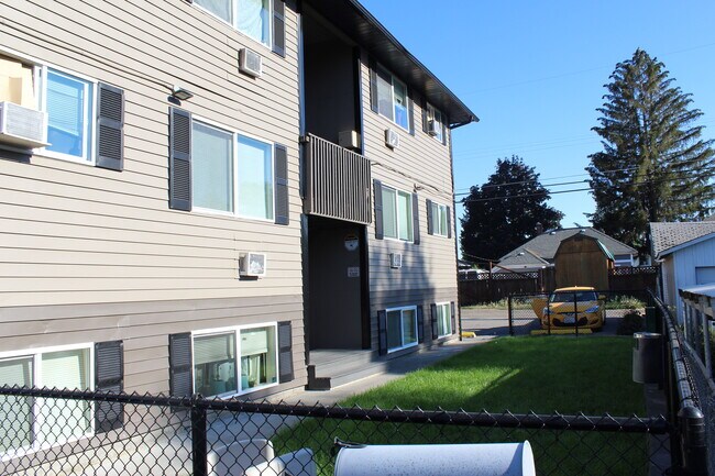 Exterior - 2808 E Everett Ave