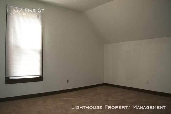 Building Photo - 3 Bedroom Duplex Unit Available in Muskegon
